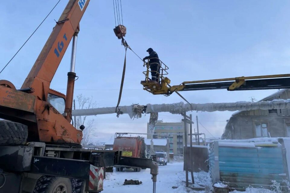 В Якутске из-за ДТП свыше 30 многоквартирных домов остались без тепла