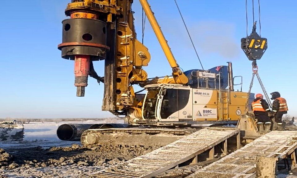 Строительство Ленского моста перешло в зимний режим