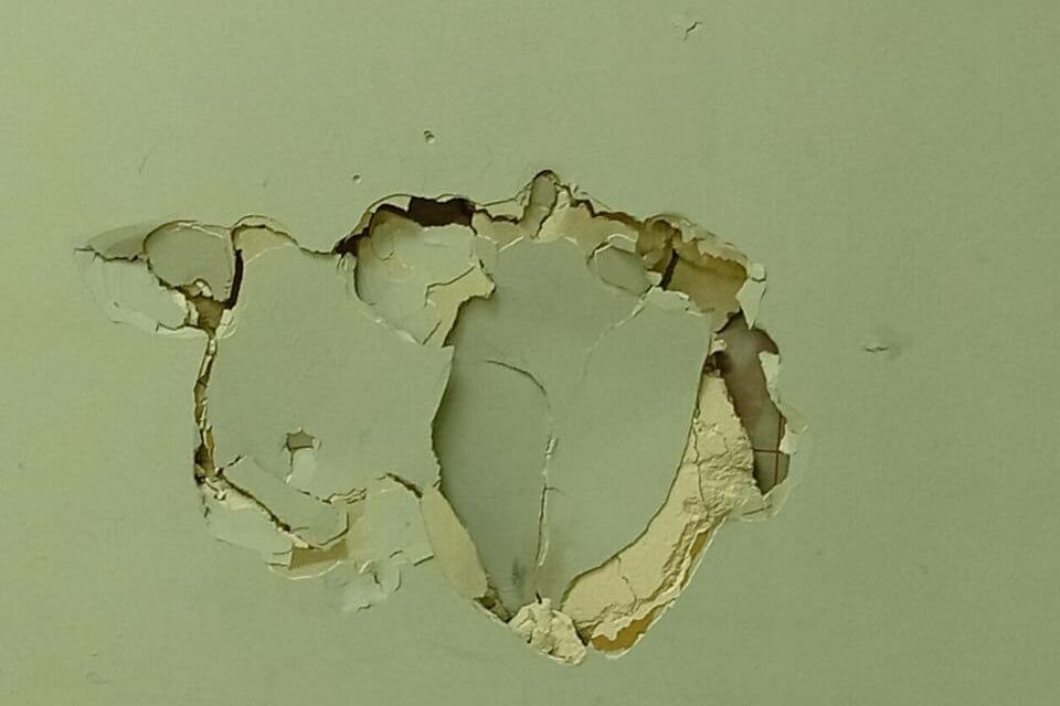 В Якутске на теплой остановке произошел очередной акт вандализма