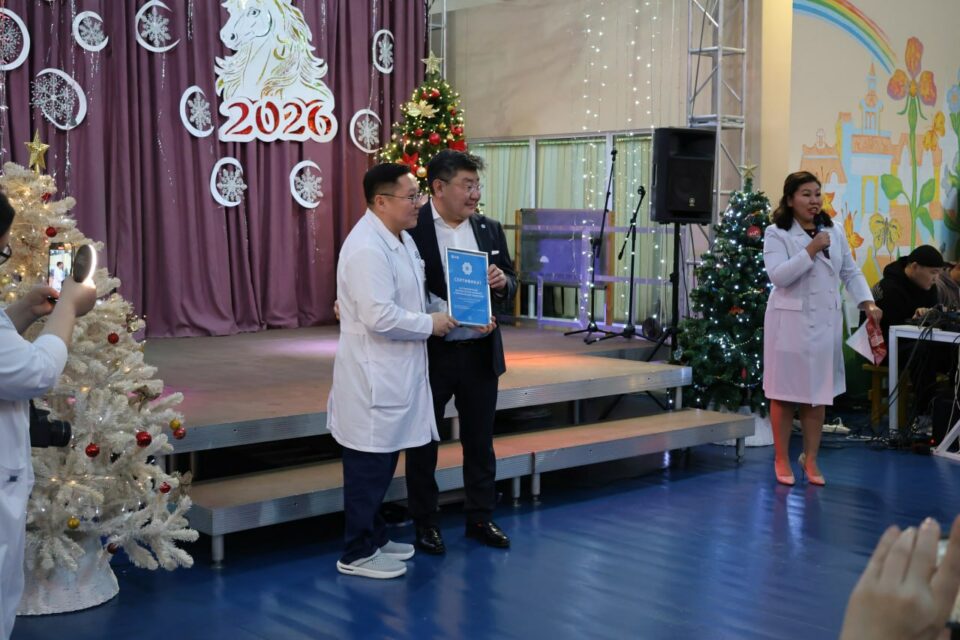 18 лет помощи и надежды: АЭБ продолжает поддержку детского онкоотделения