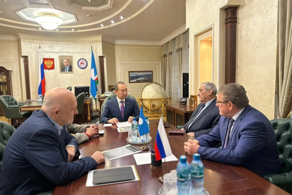 Развитие энергетики обсудили Айсен Николаев и Вячеслав Штыров