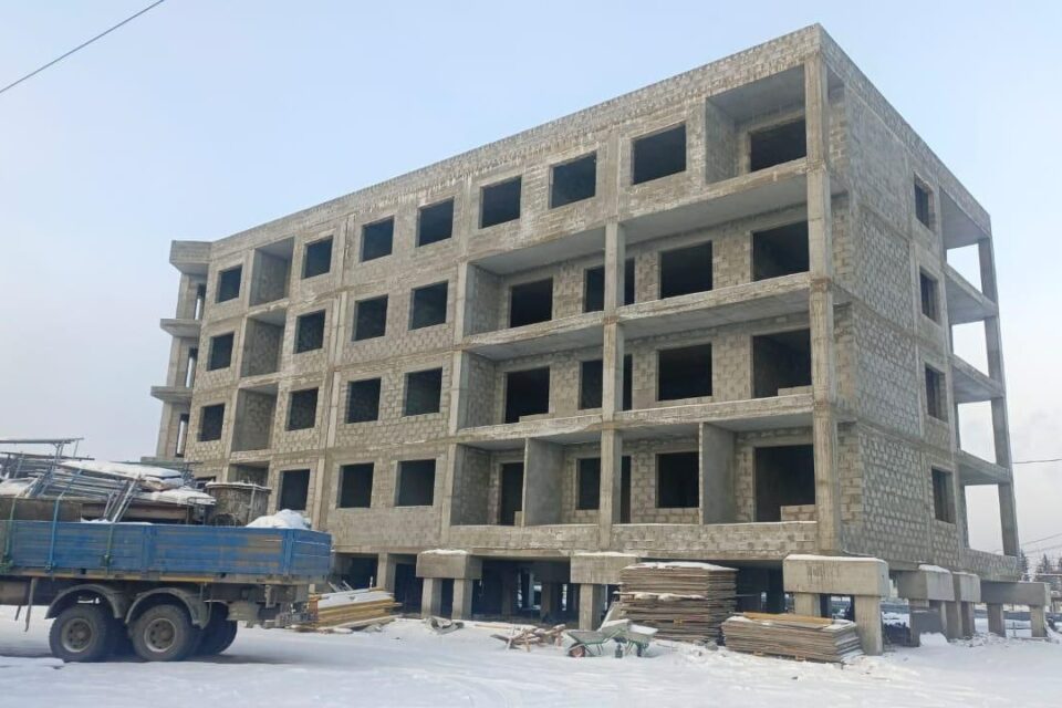 Жилье для обманутых: как семья экс-главы района «освоила» 250 млн рублей на замороженной многоэтажке