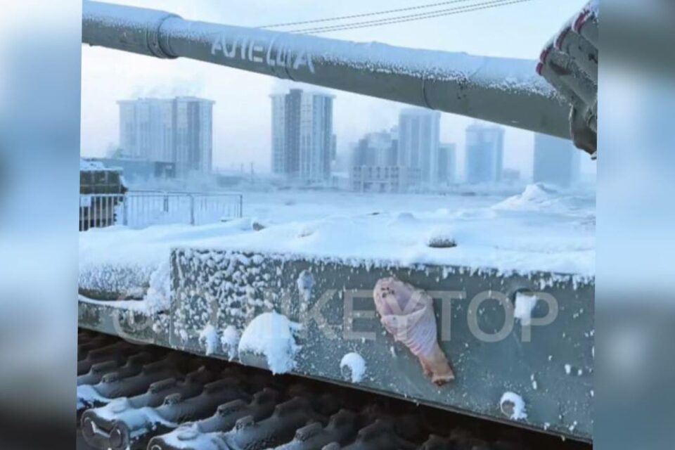 В Якутске вандалы осквернили танк «Алеша»