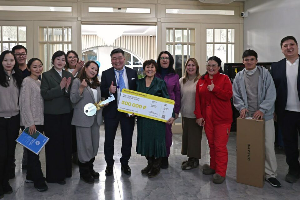 Квартира, путешествие и iPhone нашли своих владельцев: Алмазэргиэнбанк вручил призы грандиозного розыгрыша