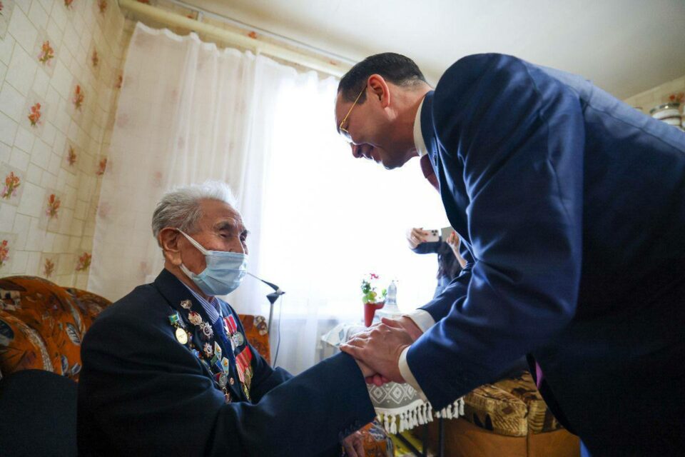 Учителю-фронтовику Николаю Афанасьеву исполнилось 100 лет