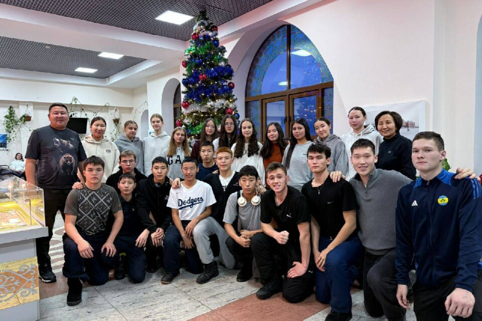 Волейболисты Якутии провели первые матчи на первенстве ДФО