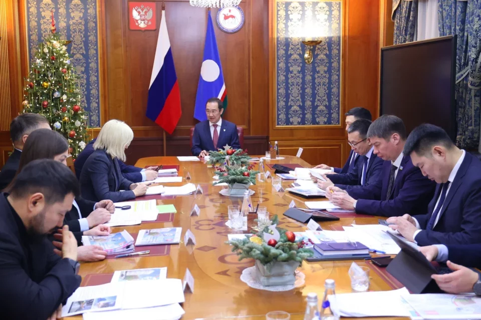 Айсен Николаев поручил ускорить темпы расселения и строительства жилья в микрорайоне Спортивном