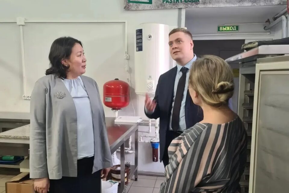 Победитель всероссийского конкурса «Мастер года» посетил Якутский технологический техникум сервиса