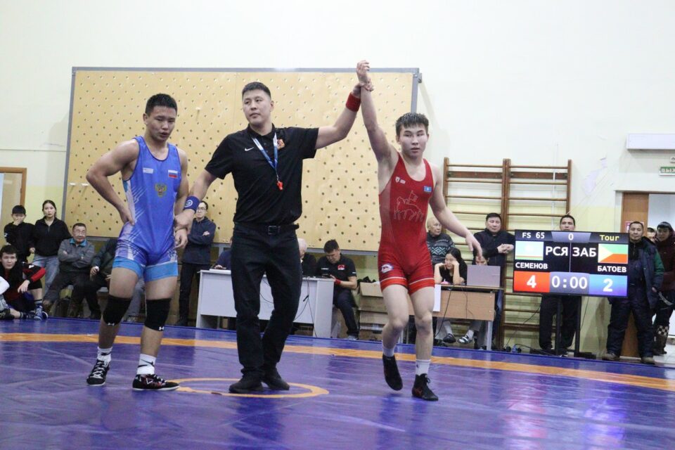 Якутские борцы прошли отбор на первенство России среди юниоров