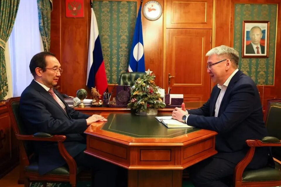 Айсен Николаев провел встречу с главой Таттинского района