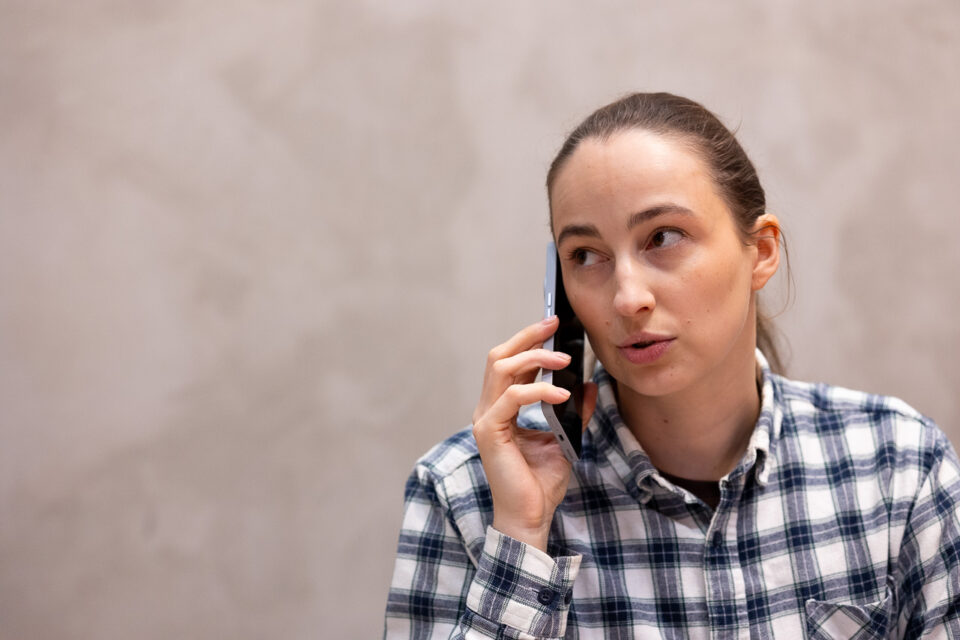 Как распознать мошенников, которые предлагают «продлить договор с оператором»