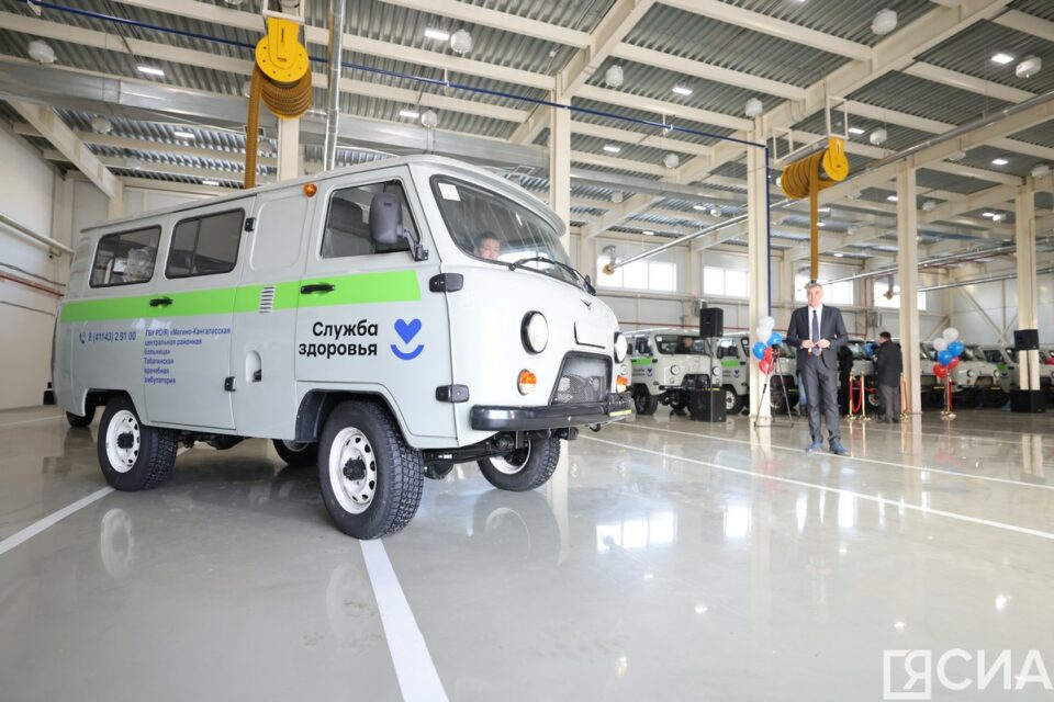 Больницы Якутии в 2025 году получили 45 новых автомобилей