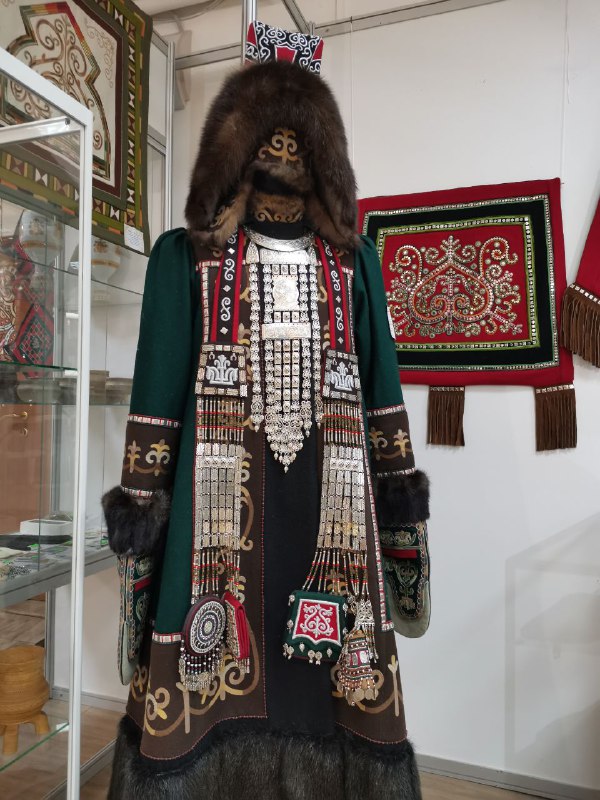 Выставка лучших изделий мастериц студии «Үктэл»