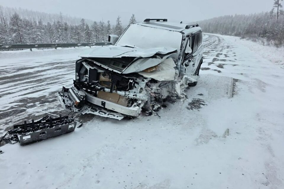 На федеральной трассе в Якутии иномарка выехала на встречную полосу, один человек погиб