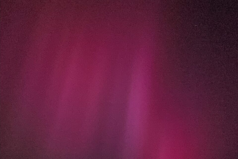 Полярные сияния редкого цвета наблюдали жители Якутии