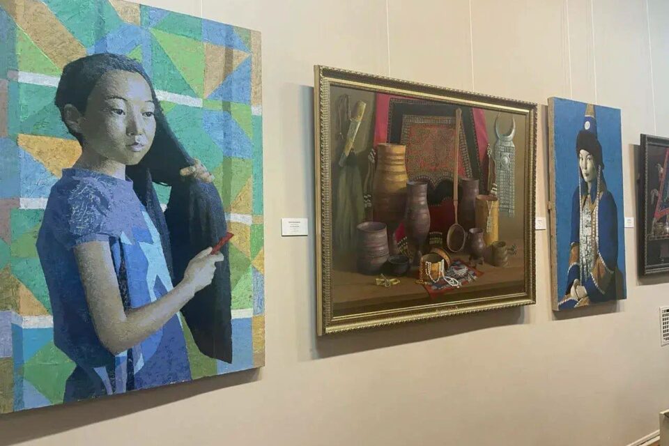 В Хабаровске открылась выставка якутских художников «Земля Олонхо»