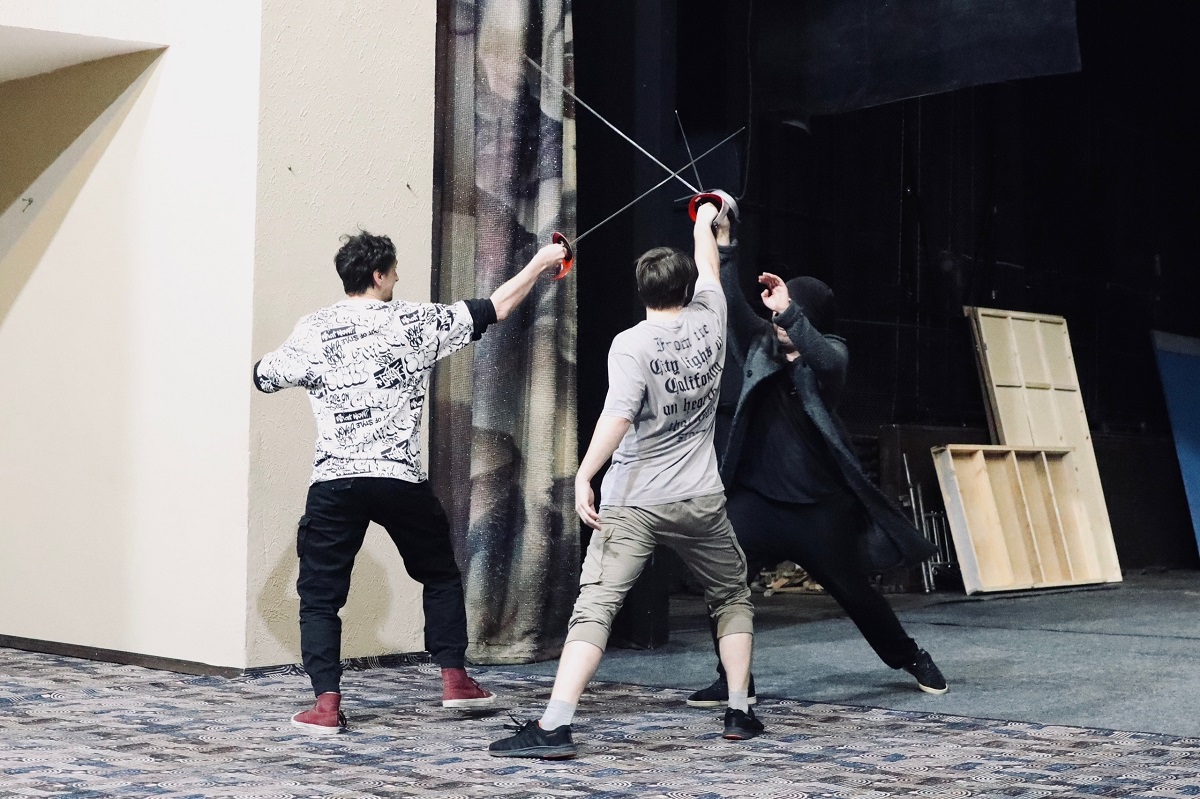 спектакль «Три мушкетера» в Русском театре Якутска