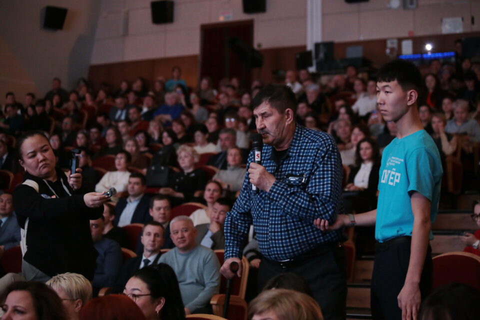 Около 1,5 тысячи жителей Мирнинского района оценили отчёт правительства