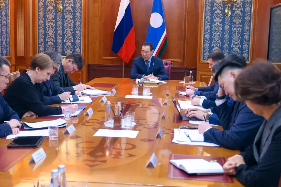 Айсен Николаев поставил новые задачи на планерке с руководством правительства и администрации