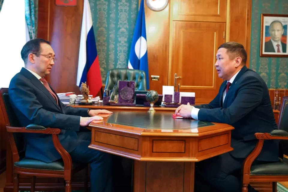 Айсен Николаев провел рабочую встречу с главой Чурапчинского района Якутии