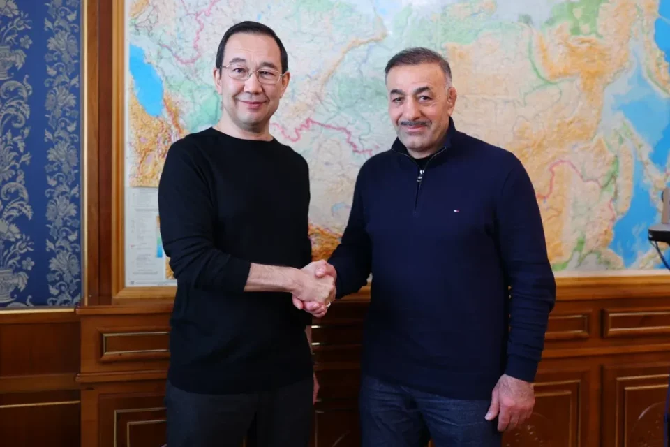 Владимир Модосян будет тренировать якутских борцов Льва Павлова и Константина Капрынова