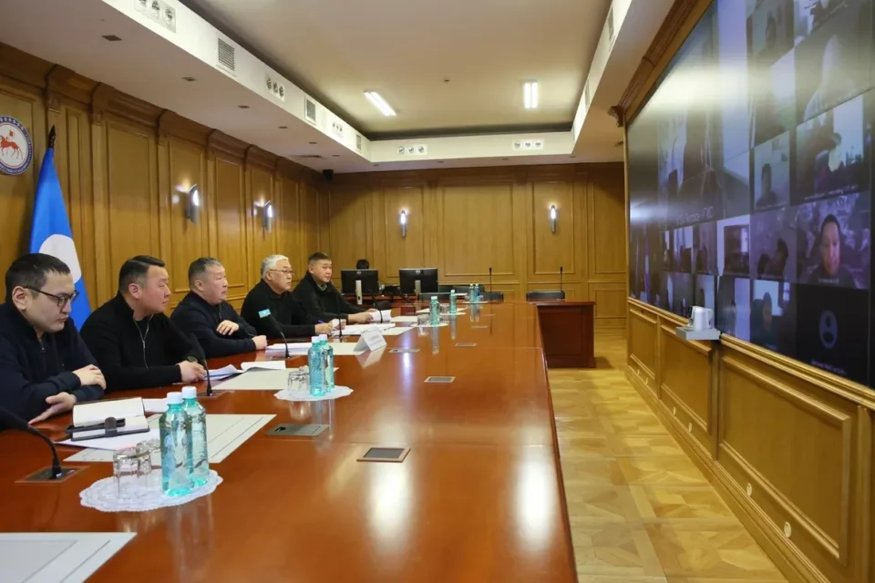 Первый вице-премьер Якутии дал поручения по наращиванию темпов завоза жизнеобеспечивающих грузов