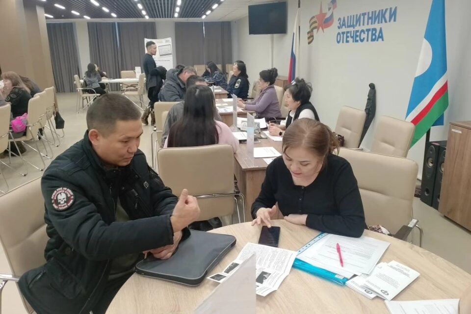 В Якутске прошла ярмарка вакансий «В кругу СВОих» для участников СВО