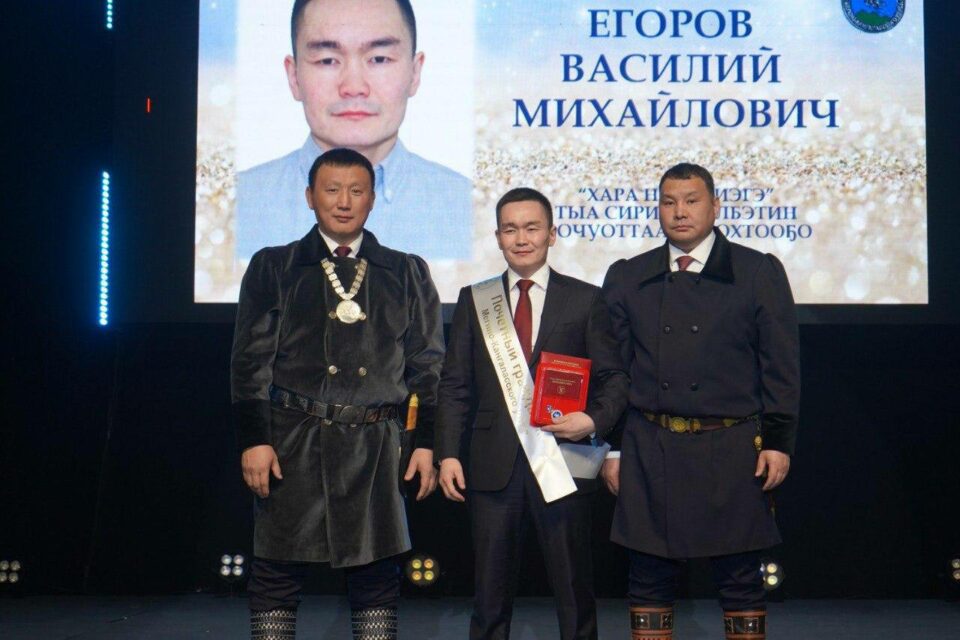 Боксёру Василию Егорову вручили знак «Почетный гражданин Мегино-Кангаласского улуса»