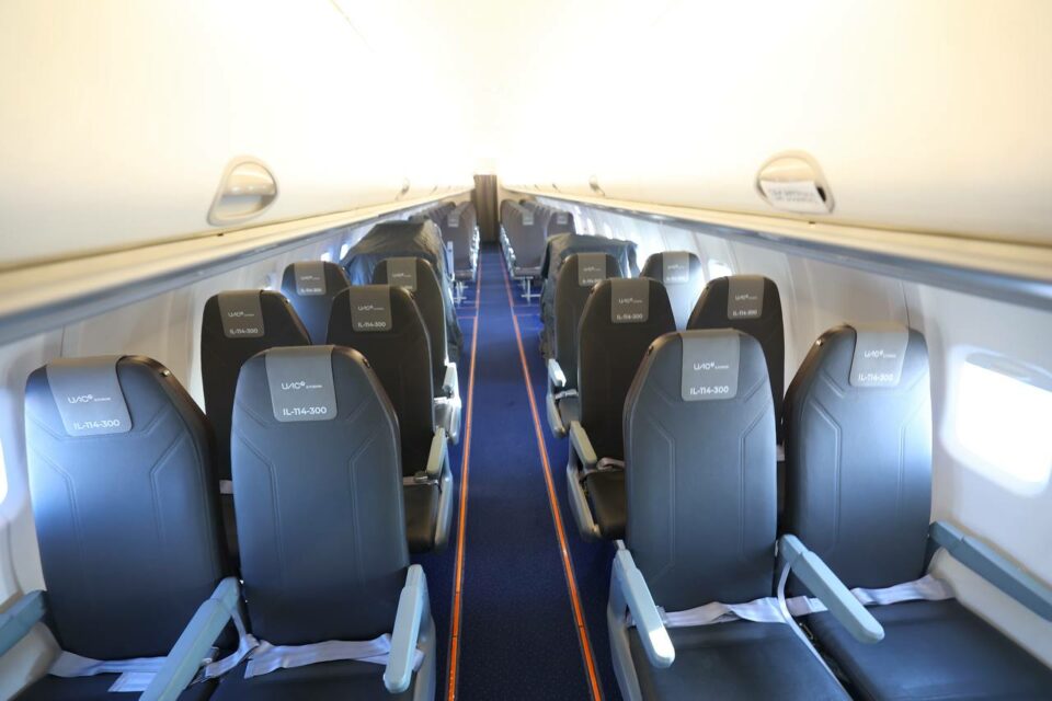 самолет Ил-114-300