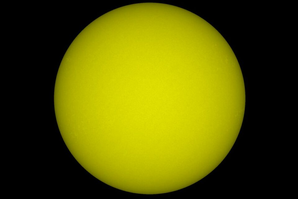 На обращенной к Земле стороне Солнца пропали все пятна