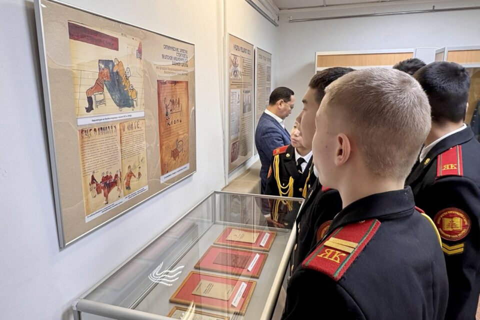 Открылась выставка к 100-летию Якутской национальной военной школы