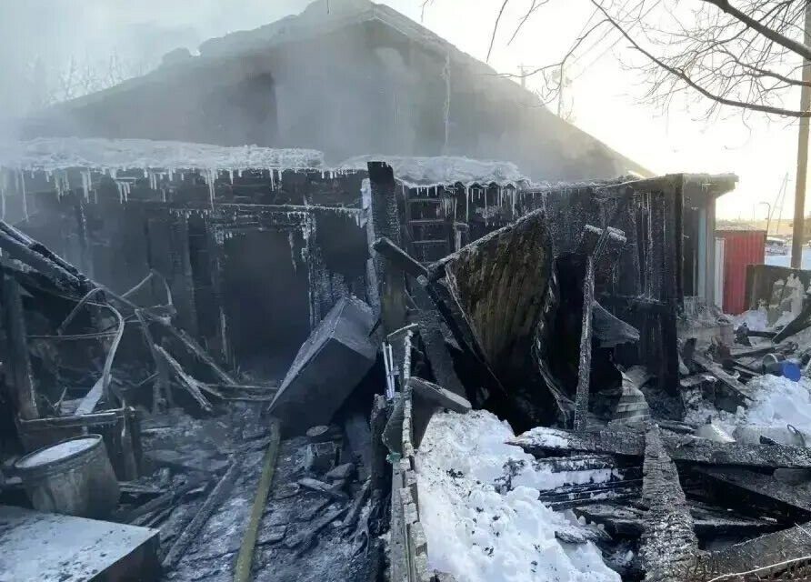 Один человек пострадал при пожаре в доме в Мирнинском районе