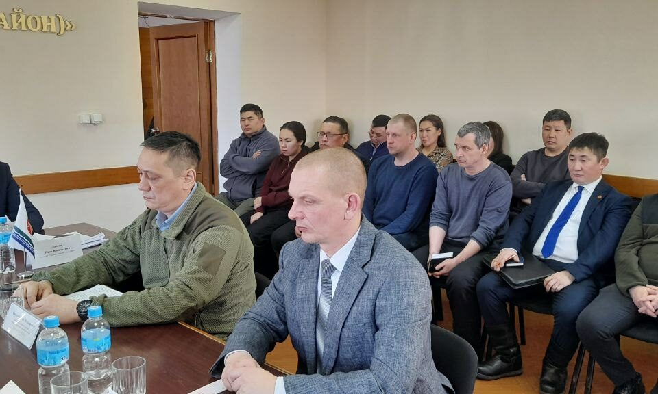 Перед паводком в Верхнеколымском районе ослабят прочность льда на реках Колыме и Ясачной