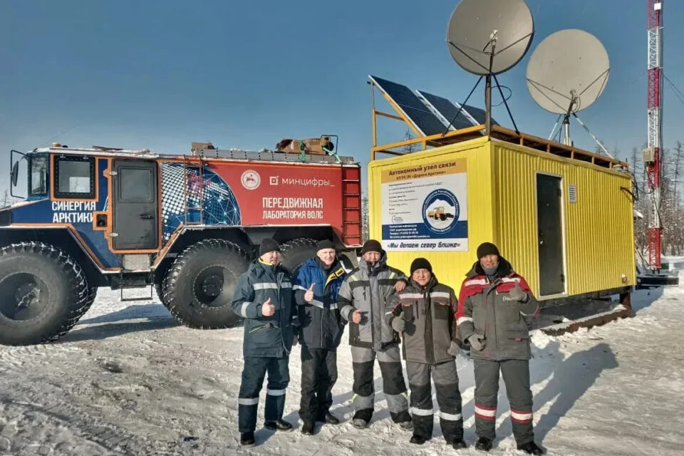 Спутниковый узел связи на автозимнике «Яна» ввели в Якутии