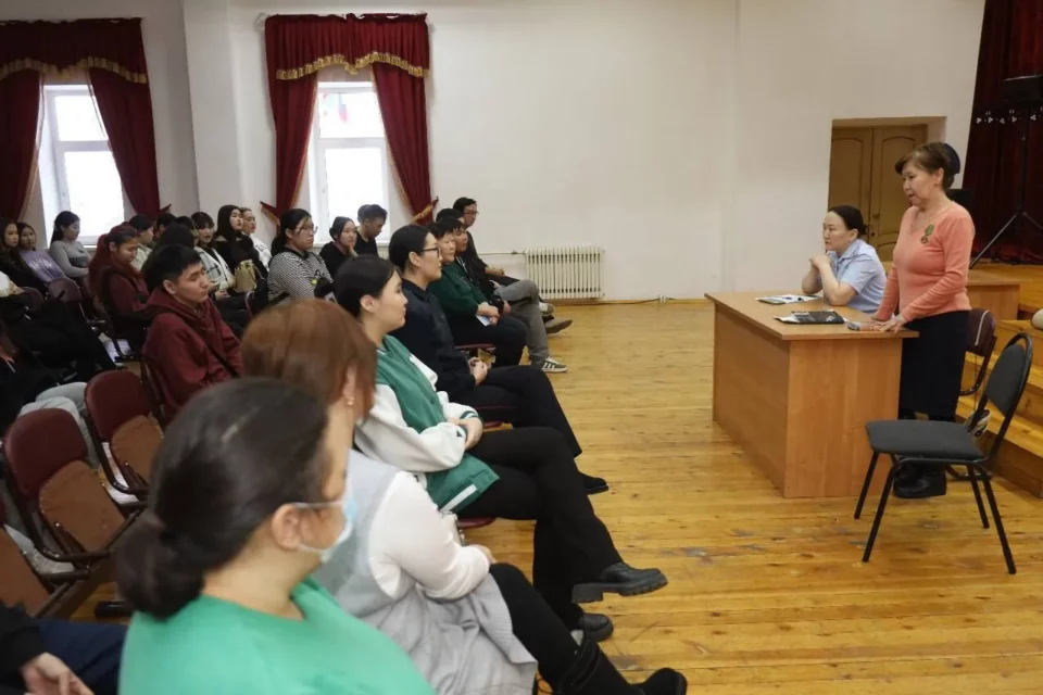 Ветеран СВО в Якутии трудится медицинским работником в школе