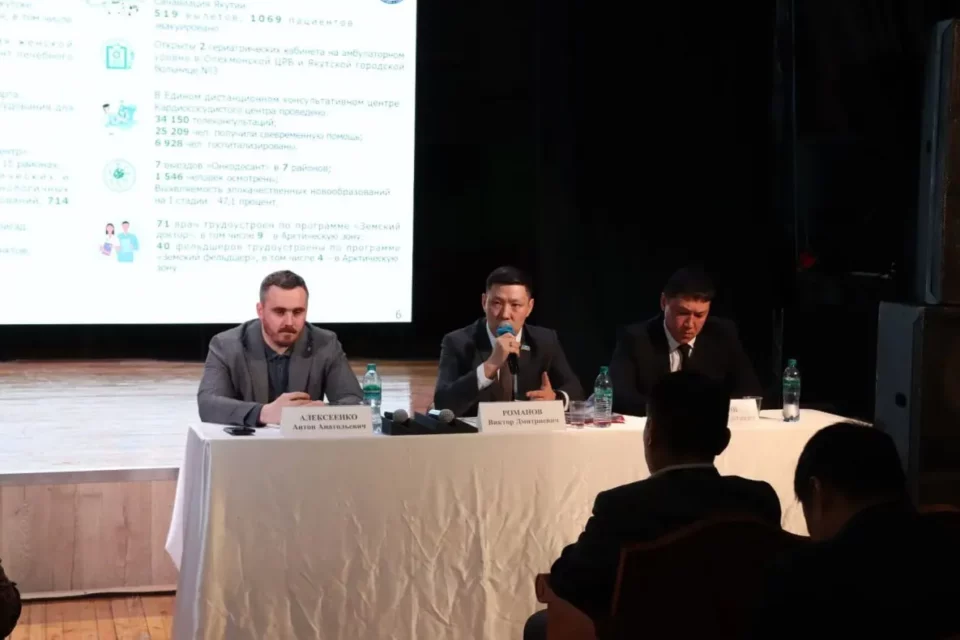 Министр строительства Якутии провел встречу с жителями Строительного округа