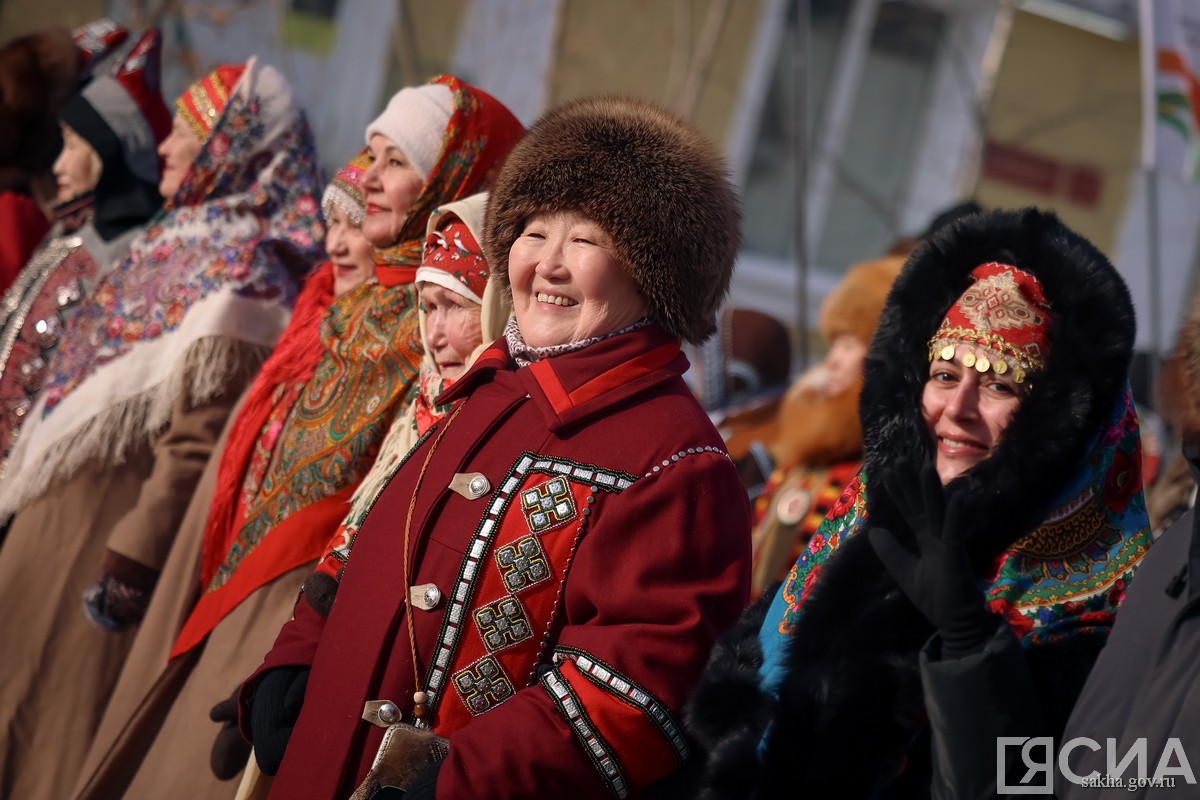 шествие в национальной одежде в Якутске