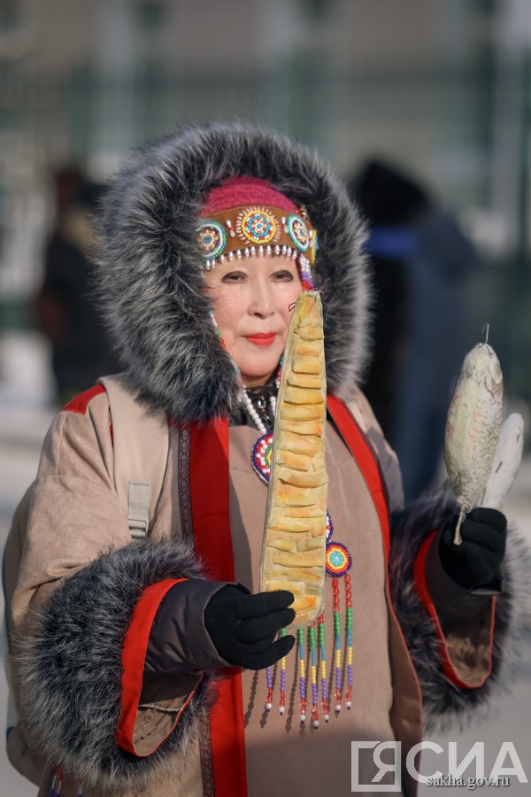 шествие в национальной одежде в Якутске