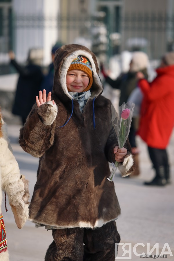 шествие в национальной одежде в Якутске
