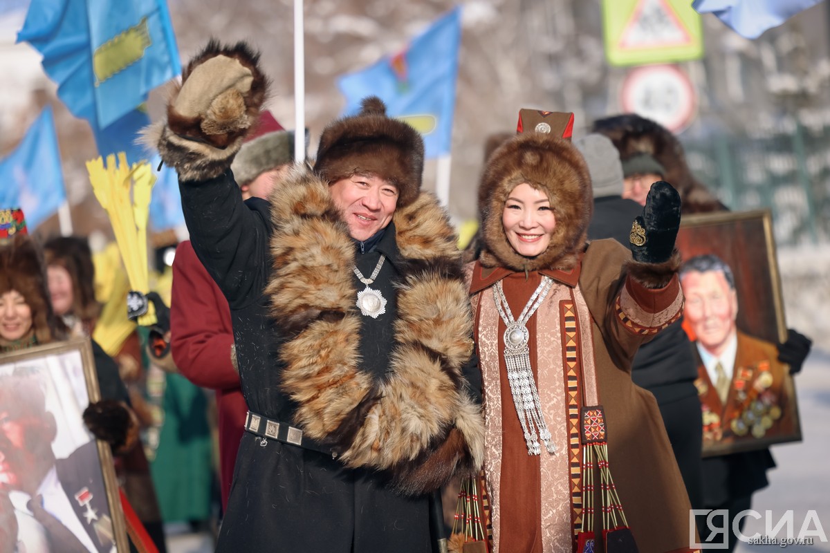 шествие в национальной одежде в Якутске
