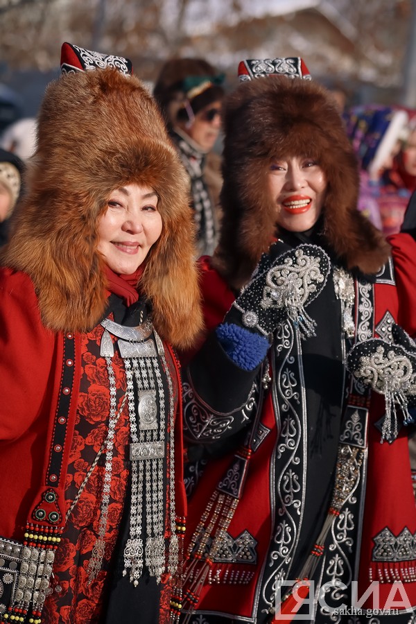 шествие в национальной одежде в Якутске