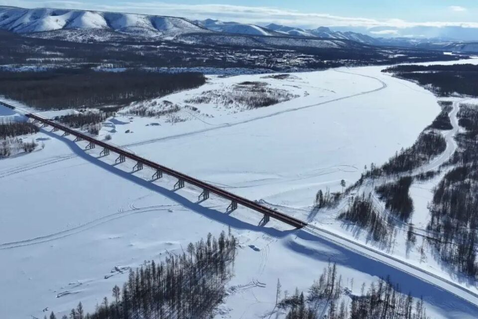 Айсен Николаев принял участие в открытии двух мостов в Томпонском районе