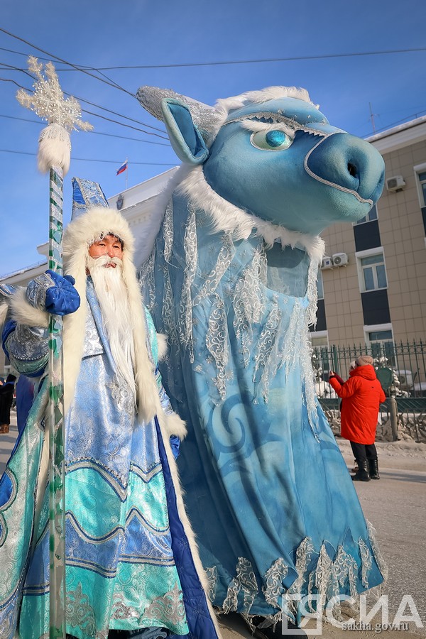 шествие в национальной одежде в Якутске