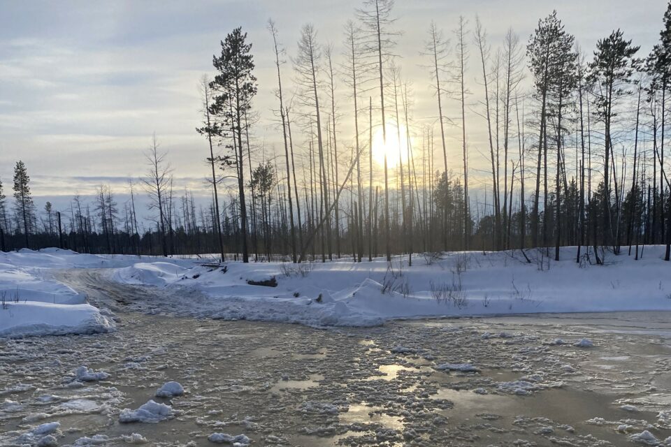 Наледь образовалась на участке зимника «Вилюйск — Жиганск» в Якутии