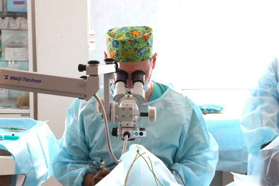 Бригада мобильных офтальмологов приступила к работе в Оленекском районе