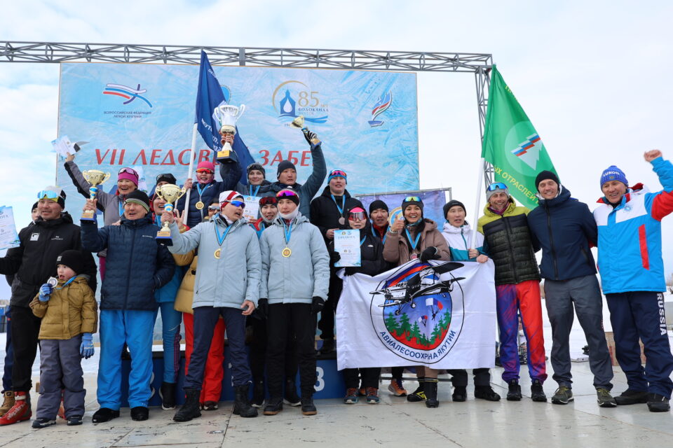 Олимпийские чемпионы наградили победителей лыжных гонок на Кубок Федерации профсоюзов