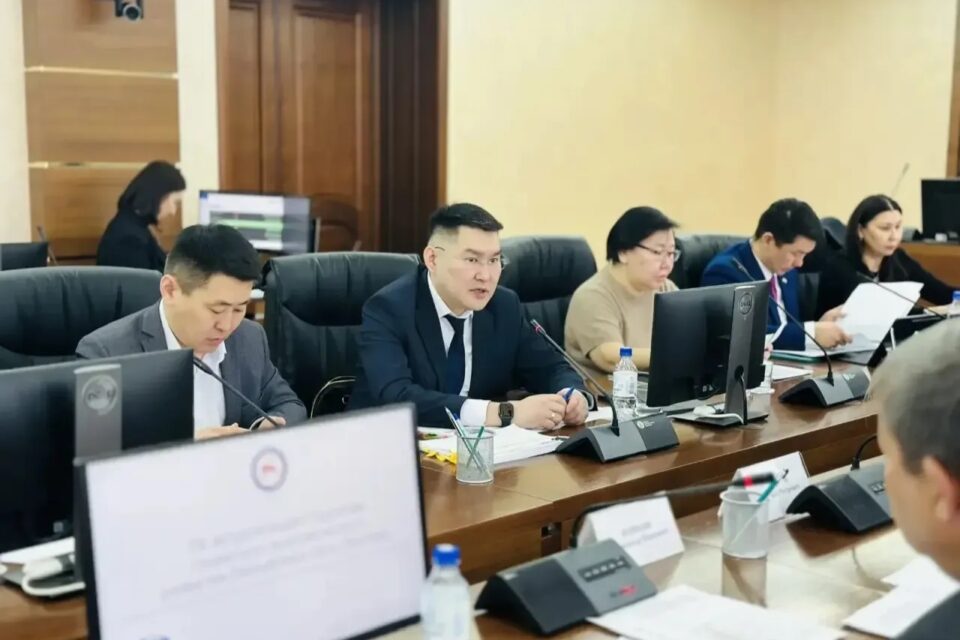 В Ил Тумэне обсудили проект стратегии социально-экономического развития Якутии