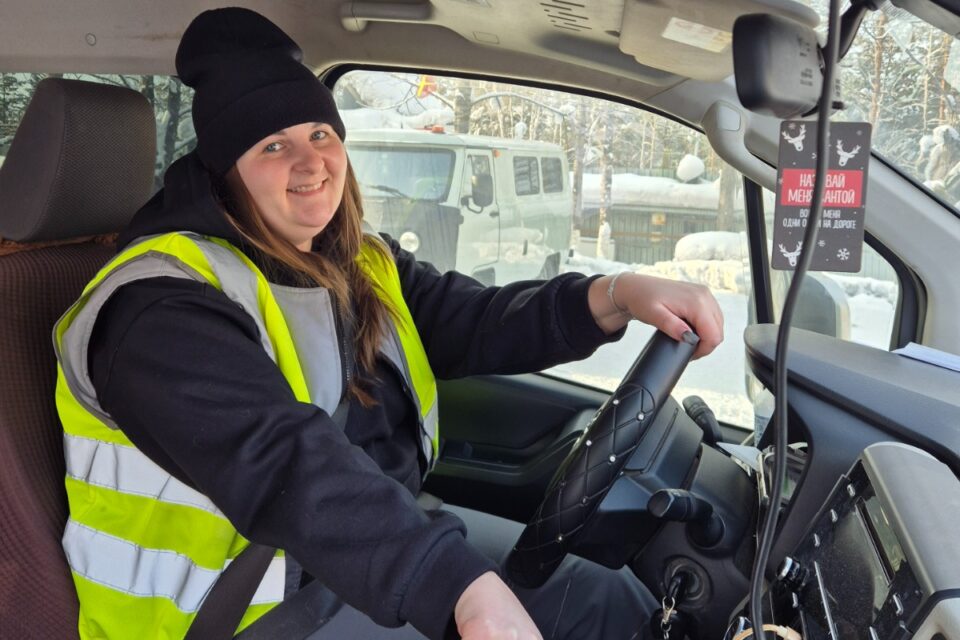 Кристи за рулем: как девушка-водитель работает в условиях Крайнего Севера