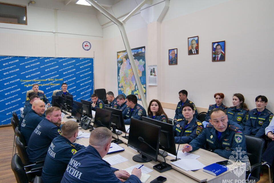Готовность Якутии к паводкам и лесным пожарам проверят специалисты МЧС России