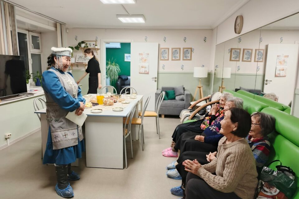 В Якутске пожилым людям с деменцией помогают посредством этнокультурных элементов